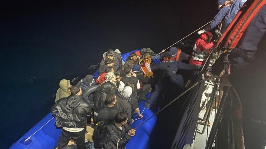 Ayvacık açıklarında 46 kaçak göçmen yakalandı