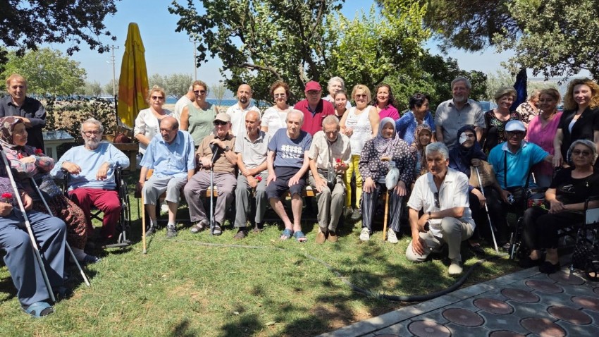 Güçlü Kadınları’ndan Ulu Çınarlara Vefa Kahvaltısı