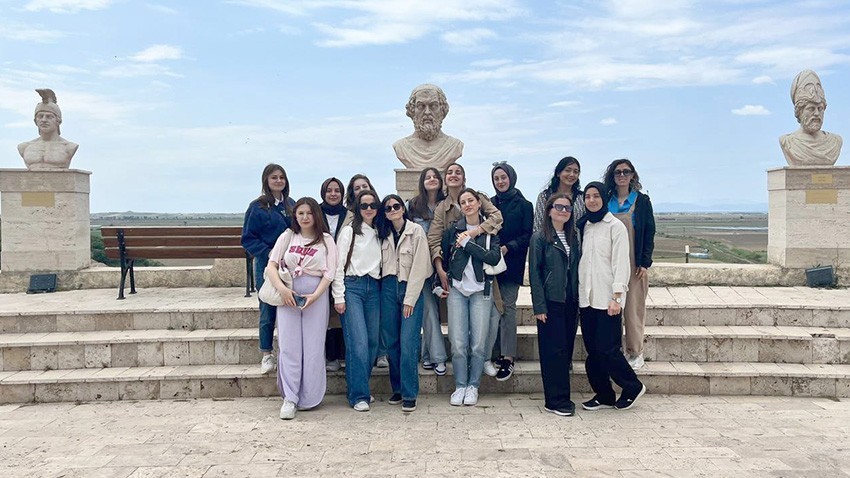 Öğrencilere Troya müzesini ziyaret etti