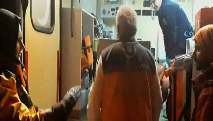 Karda mahsur kalan hasta işçiler kurtarıldı