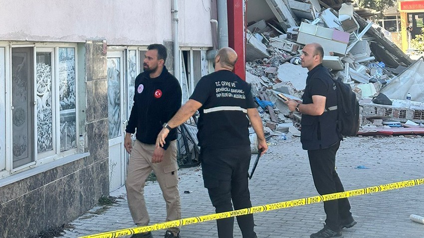 13 ağır 61 az hasarlı yapı tespit edildi