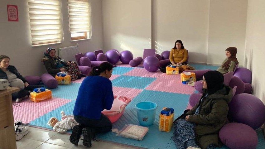 Ezine'de Gebelere Özel Sağlık Eğitimi ve Bebek Bakım Eğitimi