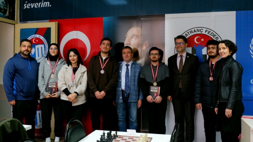 100. Yıl Rektörlük Satranç Turnuvası Ödül Töreni Gerçekleşti