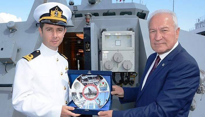 Kurtuluş gününde savaş gemisi ziyareti