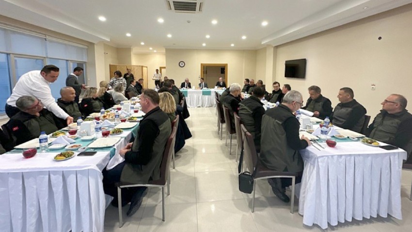 Vali İlhami Aktaş İftarını Orman Teşkilatı İle Yaptı