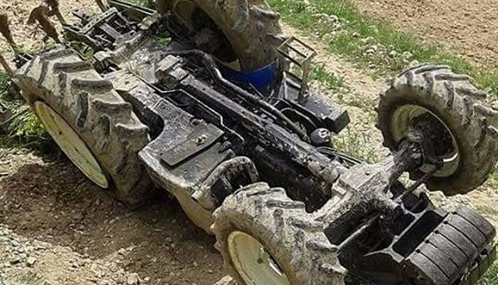 Traktör devrildi: 2 Yaralı