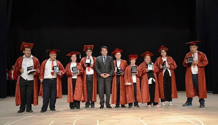 Engelli öğrencilerin mezuniyet heyecanı