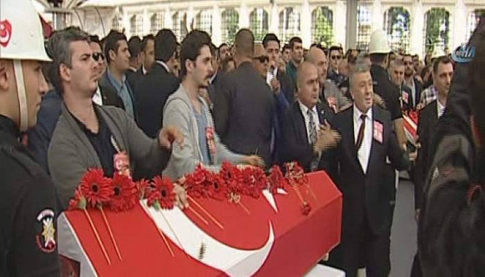 Şehit cenazesinde Kılıçdaroğlu'nun çelengine tepki