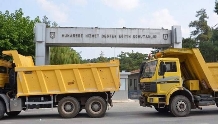 Askeri birliklerin önünde tedbir elden bırakılmıyor