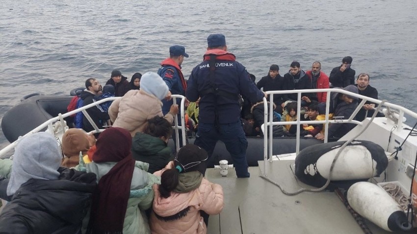 Ayvacık açıklarında Yunan unsurlarınca ölüme terk edilen 92 kaçak göçmen kurtarıldı