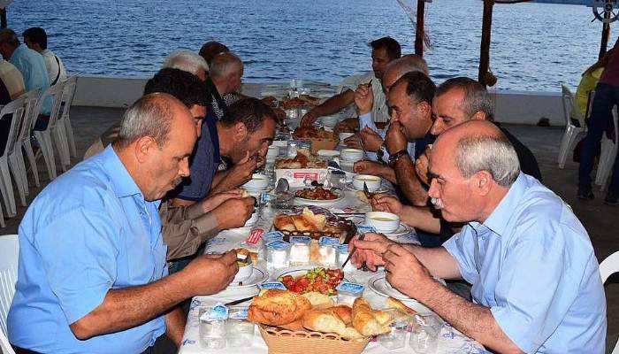 Lapseki Ak Parti İlçe Teşkilatı iftar programında buluştu