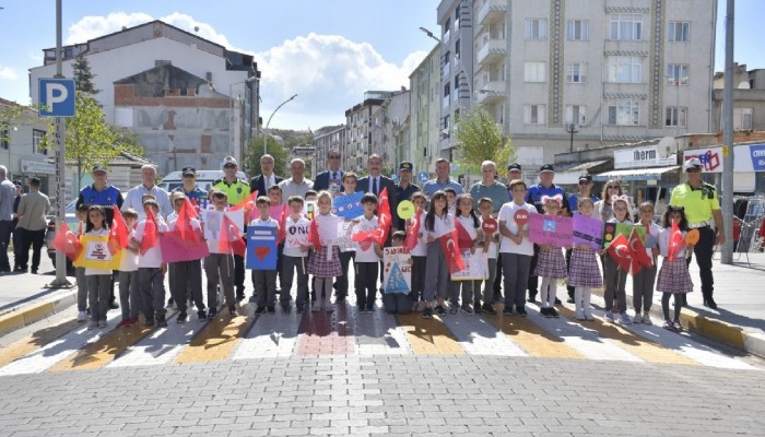 Biga’da 'Yayalara Öncelik Duruşu, Hayata Saygı Duruşu'