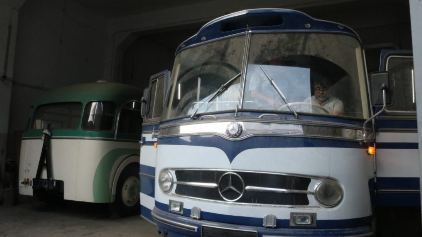 90 yıllık klasik otobüsleri restore ediyorlar