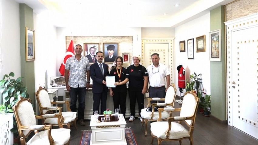 Ecem Özden, Minikler Balkan Judo Şampiyonası'nda Kazandığı Bronz Madalya ile Vali İlhami Aktaş'ı Ziyaret Etti