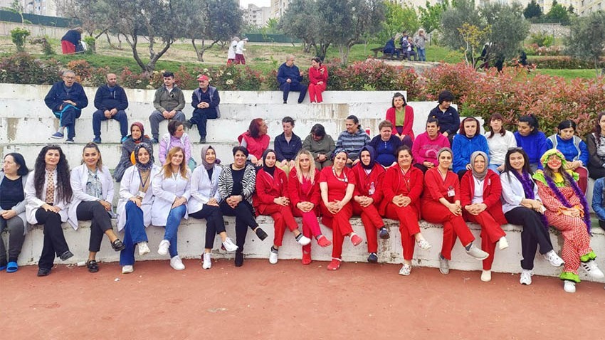 Öğrencilerden Darül Şifa hastalarına özel sosyal sorumluluk projesi