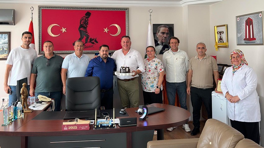 Gümüşçay Belediyesi’nde Sürpriz Doğum Günü Kutlaması
