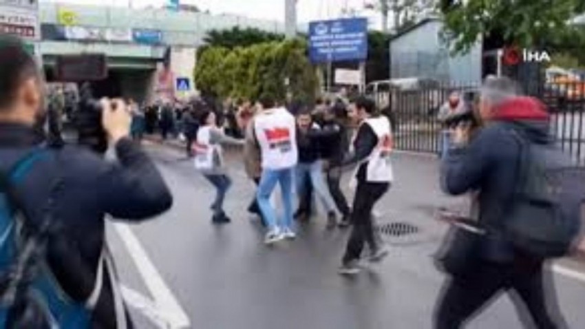 Taksim’e izinsiz yürümek isteyen gruba polis müdahalesi: 13 gözaltı (TIKLA İZLE)
