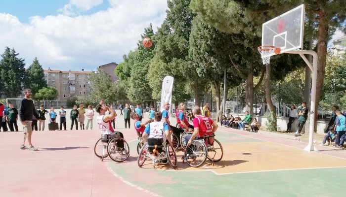 Engelliler basketbol maçı ilgi çekti