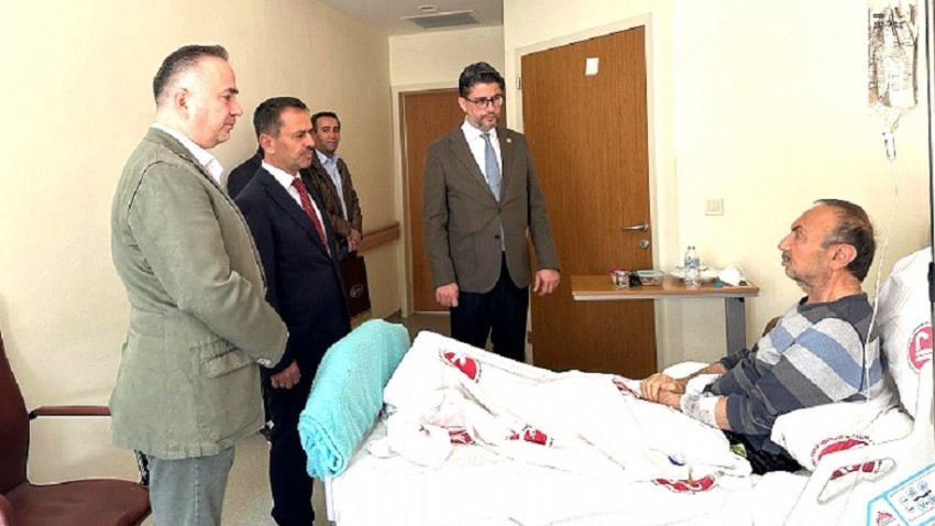 Vali Aktaş, ÇOMÜ Tıp Fakültesi Dekanı Karaayvaz'a Geçmiş Olsun Ziyaretinde Bulundu