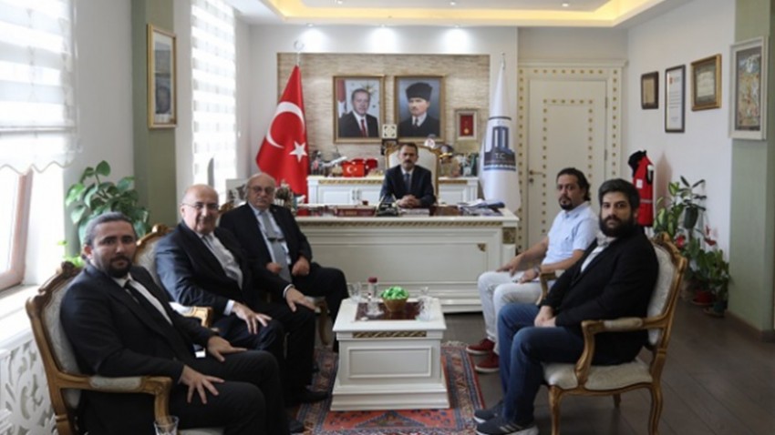 Türk Şehitlikleri İmar Vakfı  Yönetiminden Valiye Ziyaret