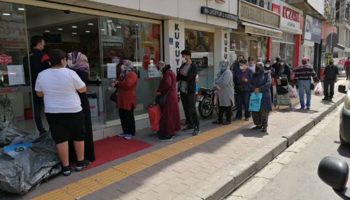 Yasaktan önce kuyruklar şehri olduk