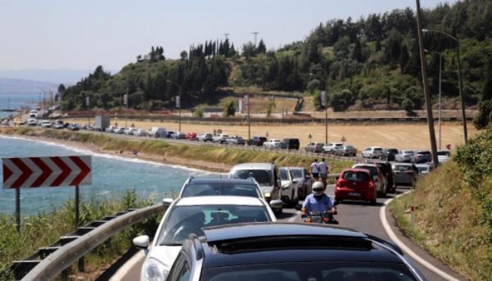 ÇANAKKALE'DE, FERİBOT İSKELELERİNDE BAYRAM TATİLİ YOĞUNLUĞU