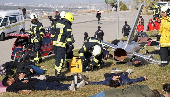 149 personelin görev aldığı 'Uçak Kazası Tatbikatı' gerçeğini aratmadı (VİDEO)