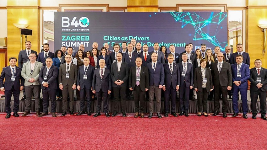 Başkan Erkek B40 Ağı Zirvesi'ne Katıldı