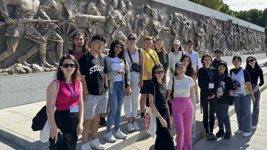 ÇOMÜ’lü Uluslararası Öğrenciler, Tarihi Alanı Ziyaret Etti