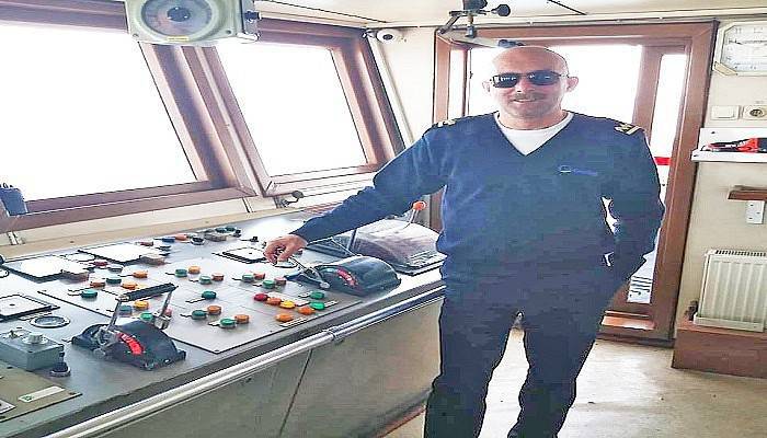 Kaptan Dümenin Başında 