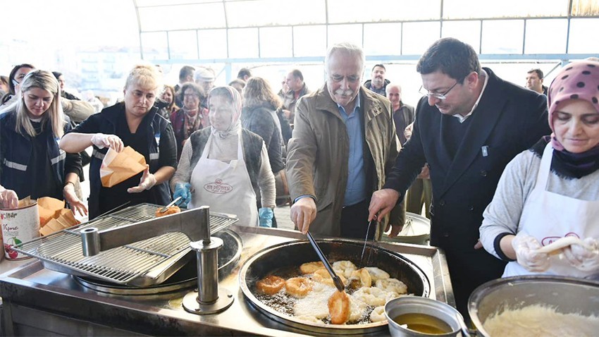 Kandil Nedeni İle Çanakkale Belediyesinden Vatandaşlara Pişi İkramı