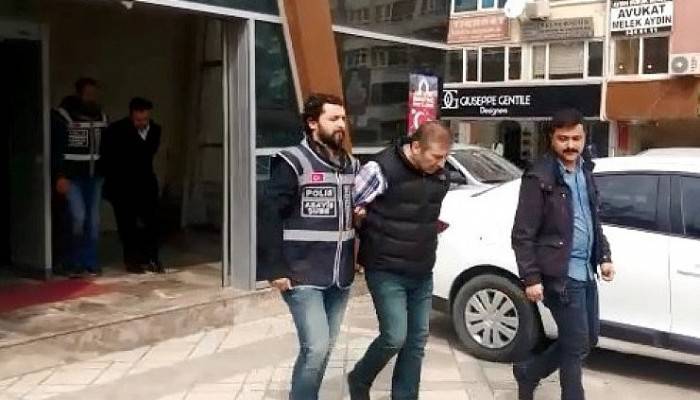 Çanakkale Adliyesine girerken suç üstü yakalandılar