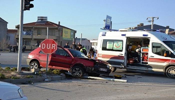  Biga’da trafik kazası! 3 yaralı