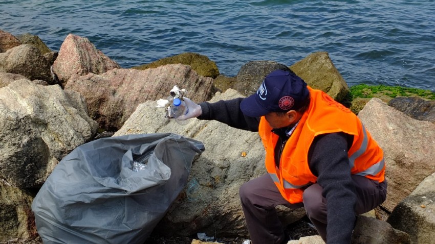 Sahile Atılan Çöpler Dağ Olmuş(VİDEO)