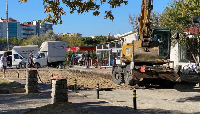 Köy münibüslerinin garajında yol bakım çalışması