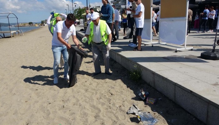 Çanakkale sahillerinde çöp temizliği