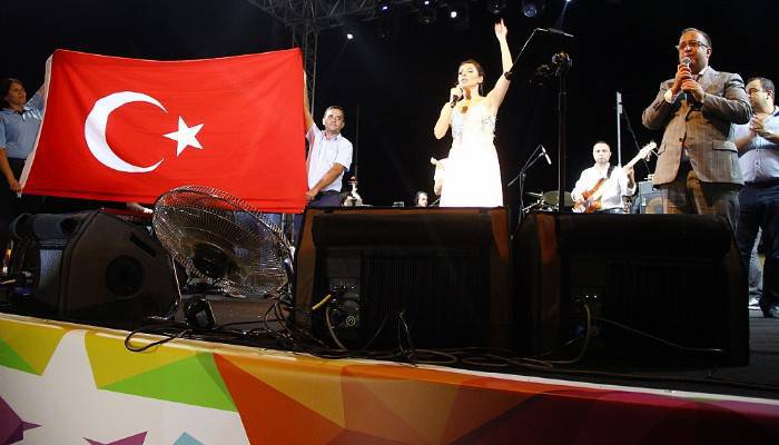 Kuzey Ege' sezona Funda Arar ile 