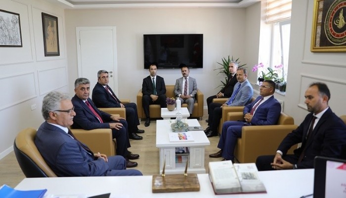 VALİ İLHAMİ AKTAŞ, İL MİLLİ EĞİTİM MÜDÜRLÜĞÜNÜ ZİYARET ETTİ