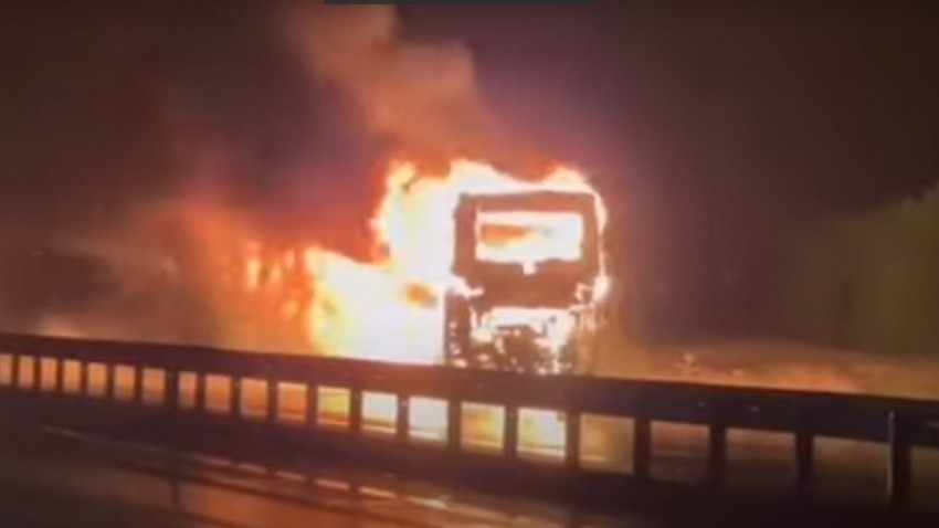 Yolcu otobüsü yandı (videolu)