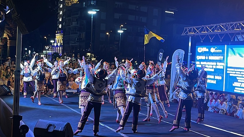 Uluslararası Troya Halk Dansları ve Müzik Festivali renkli anlara sahne oldu! (videolu)