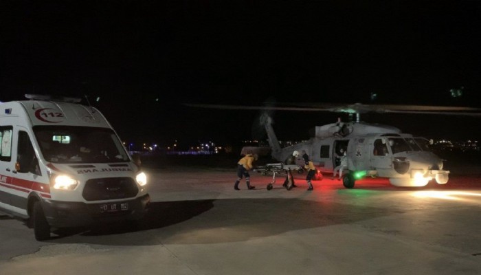 Deniz Kuvvetleri Komutanlığı helikopteri erken doğum riski olan Öznur için havalandı