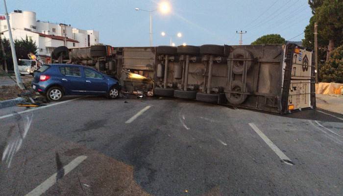 Çanakkale’de tır devrildi: 2 yaralı