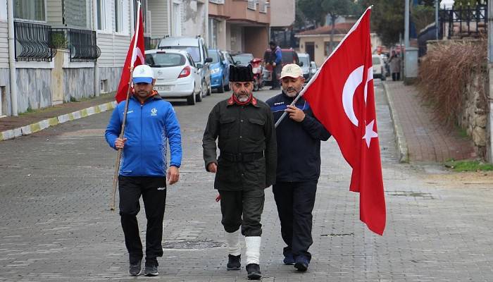 Şehitler için Çanakkale'ye yürüyen gazi torunu, Gelibolu'ya ulaştı