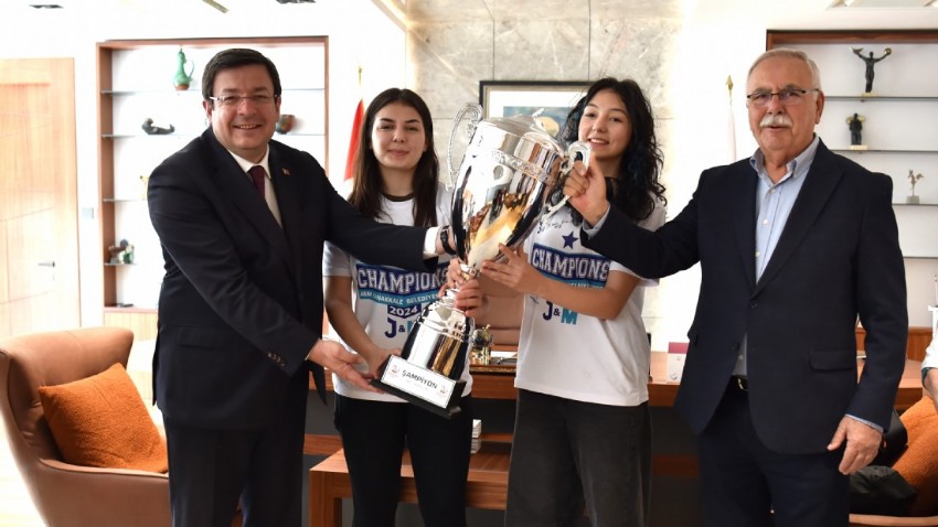 J&M Çanakkale Belediyespor Kadın Basketbol Takımı, Başkanlık Makamını Ziyaret Etti
