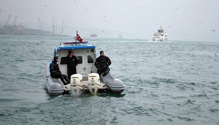 40 günlük bebeğini denize attı
