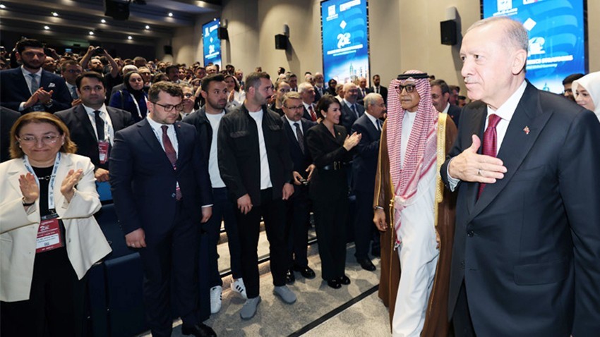 “İslam alemi olarak aramızdaki yatırım ve iş birliği imkânlarını en üst düzeye çıkarmalıyız”