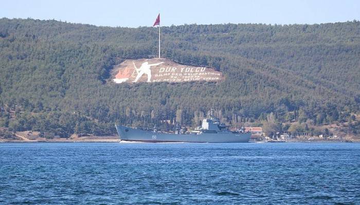 Rus savaş gemisi 'Saratov' Çanakkale Boğazı'ndan geçti   