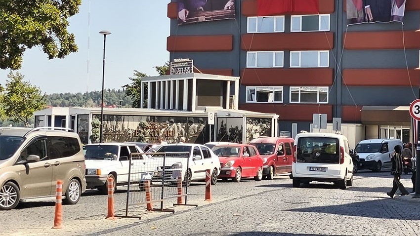Feribot İskelesinde Yoğun Araç Kuyruğu Oluştu