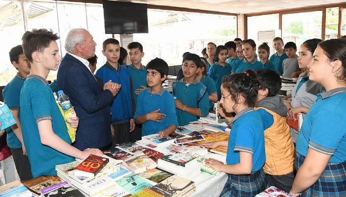 Başkan Yılmaz, Kitap fuarını gezdi (VİDEO)