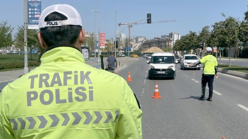 Trafikte O Zorunluluk Başladı! Suç ve Cezai Yaptırımları Var